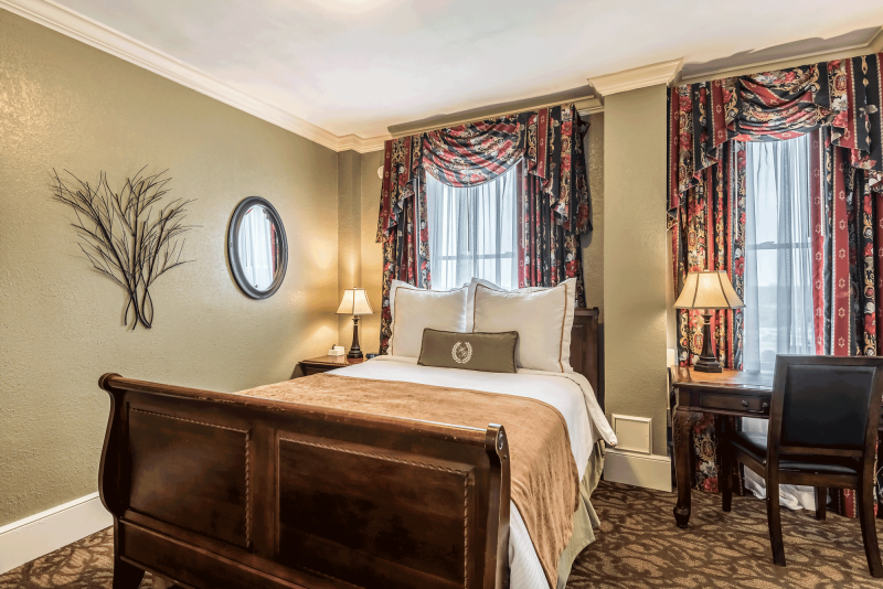 Rooms & Suites Hotel Bothwell and Spa in Sedalia MO