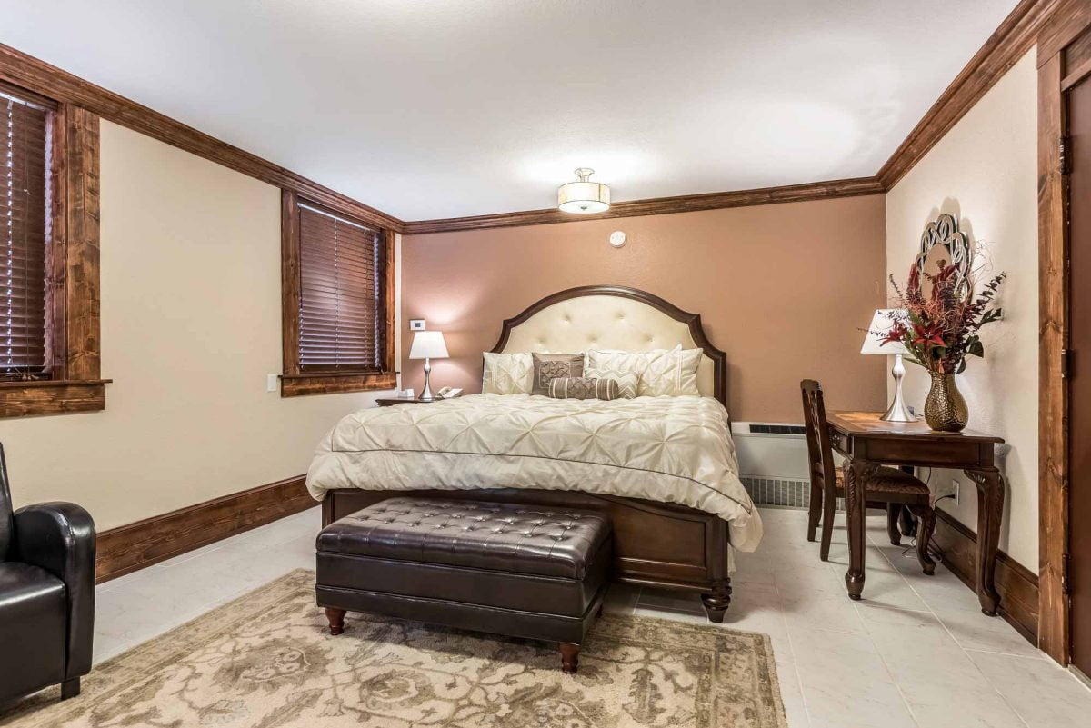 Rooms & Suites Hotel Bothwell and Spa in Sedalia MO